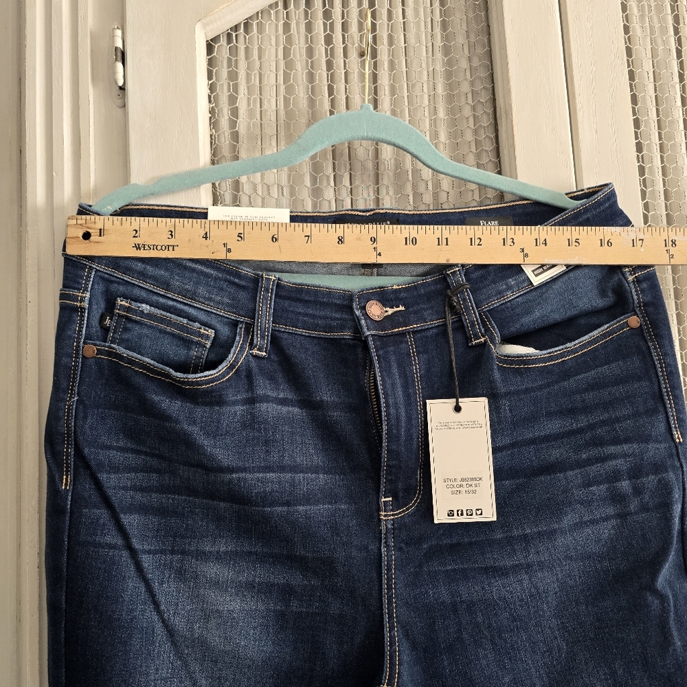 Judy Blue Flare Leg Jeans NWT Size 15/32 - Picture 2 of 6